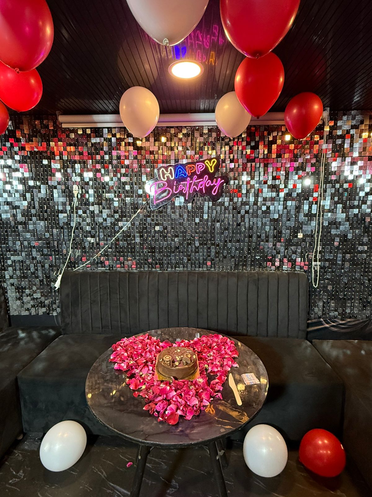 Decor in Cafe - Book Now