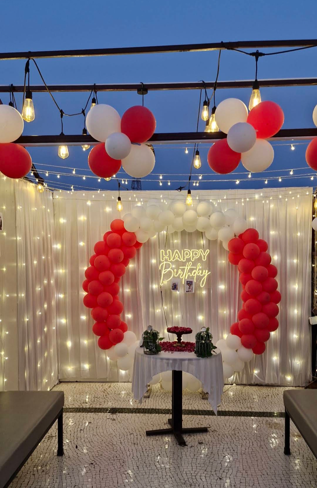 Decor in Cafe - Book Now