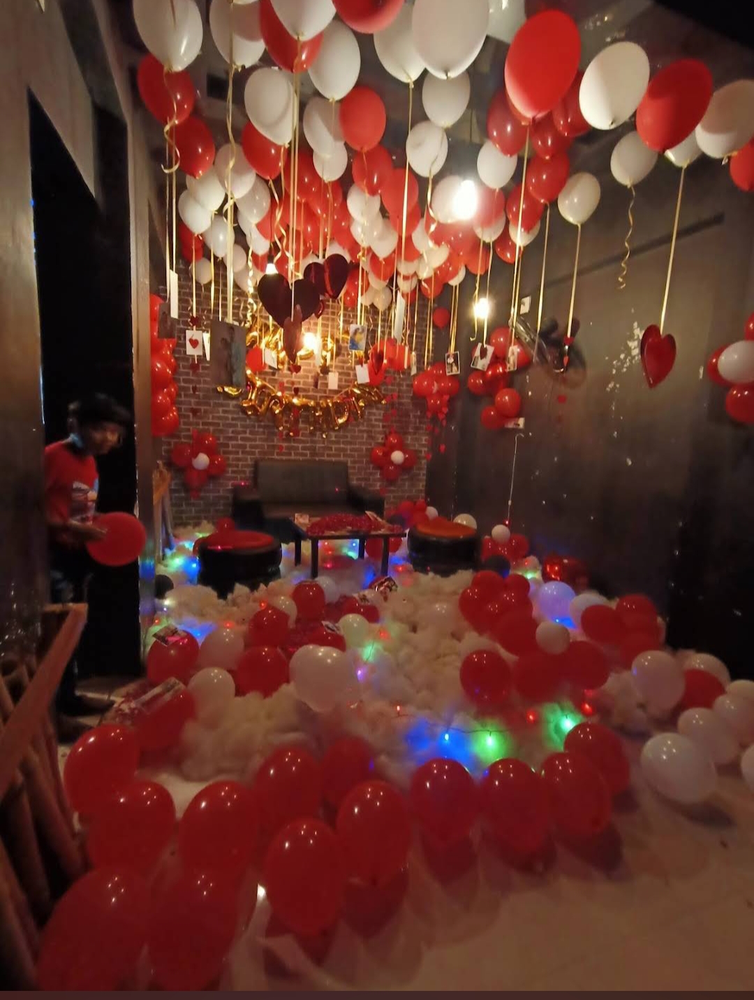 Decor in Cafe - Book Now
