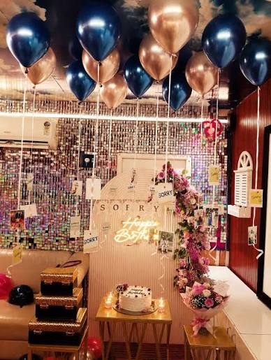 Decor in Cafe- Book Now