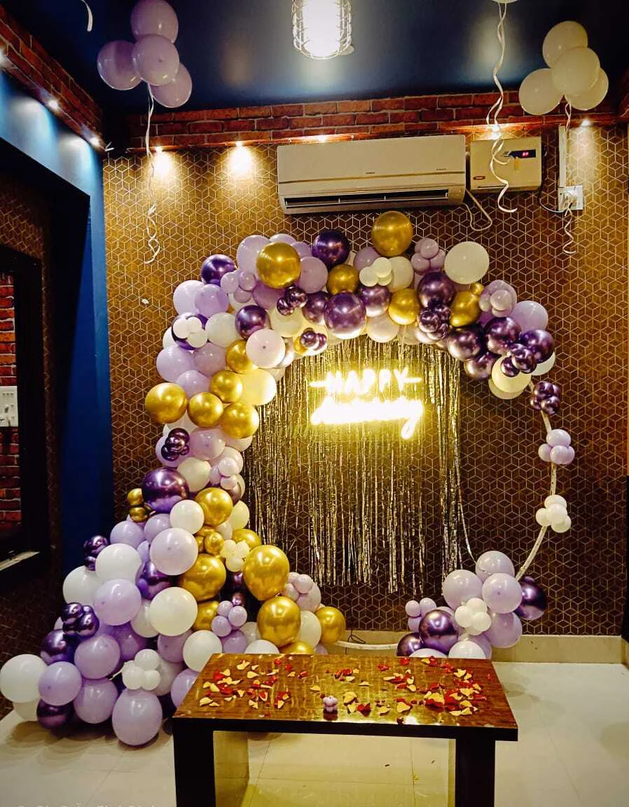 Decor in Cafe- Book Now